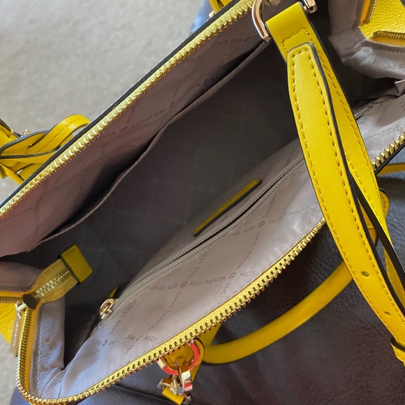 Michael Kors Charlotte Bright Yellow bag - Picture 5 of 5